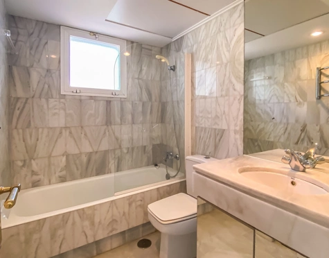 Penthouse for sale in Alcazaba Beach, Estepona East
