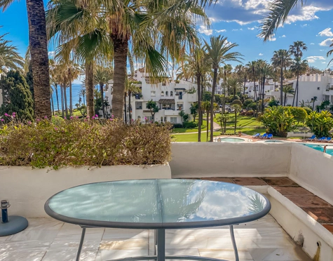 Penthouse for sale in Alcazaba Beach, Estepona East