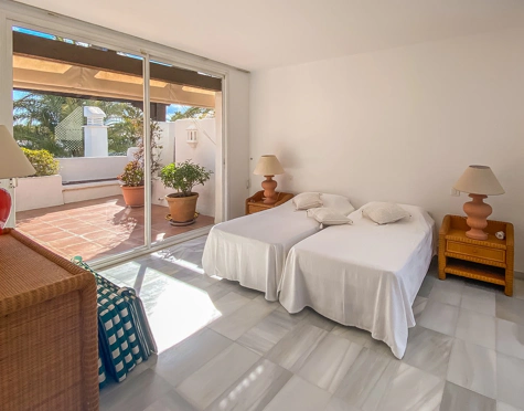 Penthouse for sale in Alcazaba Beach, Estepona East