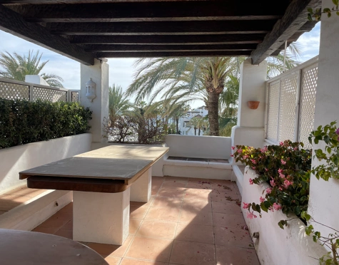 Penthouse for sale in Alcazaba Beach, Estepona East