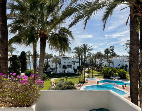 Penthouse for sale in Alcazaba Beach, Estepona East