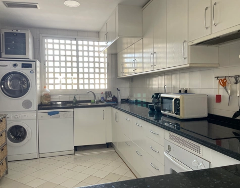 Penthouse for sale in Alcazaba Beach, Estepona East