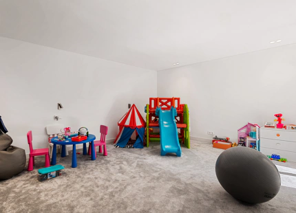 VENTA DE VILLA MODERNA EN PRIMERA LINEA DE GOLF EN NUEVA ANDALUCIA