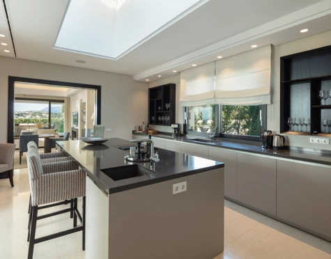 Villa en venta en Nueva Andalucia, Marbella