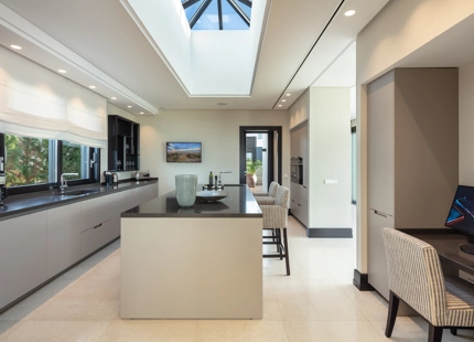 MEDITERRANEAN-STYLE VILLA FOR SALE IN NUEVA ANDALUCIA 