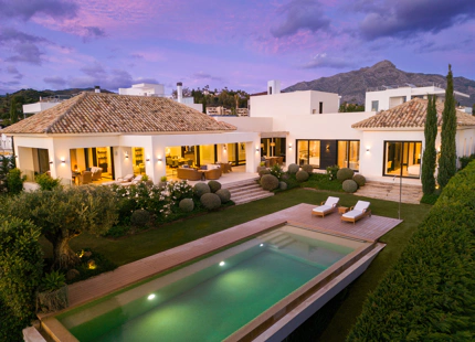MEDITERRANEAN-STYLE VILLA FOR SALE IN NUEVA ANDALUCIA 