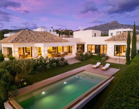 VILLA DE ESTILO MEDITERRÁNEO EN VENTA EN NUEVA ANDALUCIA