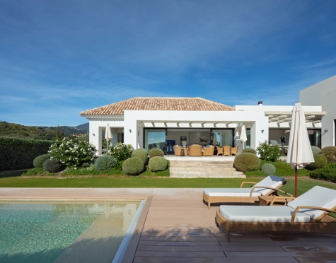 Villa en venta en Nueva Andalucia, Marbella