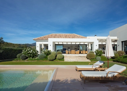MEDITERRANEAN-STYLE VILLA FOR SALE IN NUEVA ANDALUCIA 
