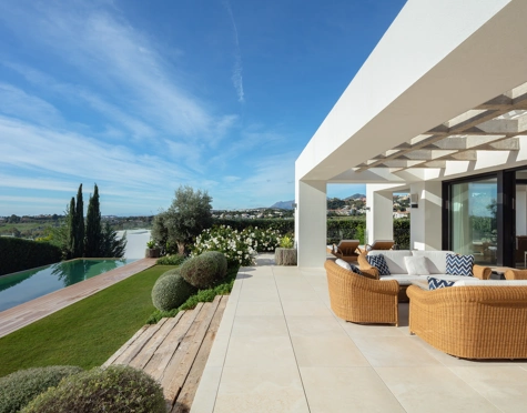Villa en venta en Nueva Andalucia, Marbella