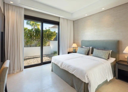 MEDITERRANEAN-STYLE VILLA FOR SALE IN NUEVA ANDALUCIA 