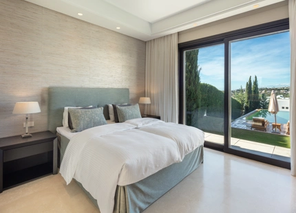 MEDITERRANEAN-STYLE VILLA FOR SALE IN NUEVA ANDALUCIA 