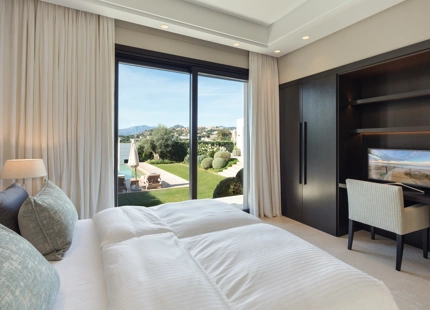MEDITERRANEAN-STYLE VILLA FOR SALE IN NUEVA ANDALUCIA 