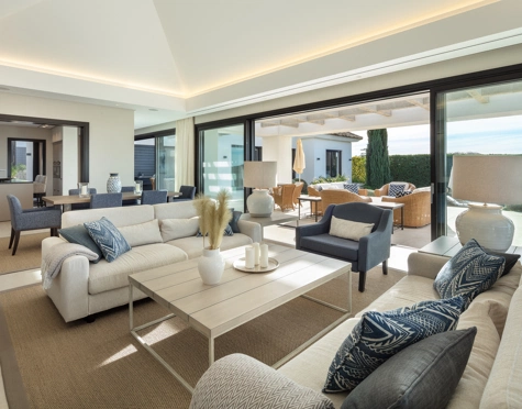 Villa en venta en Nueva Andalucia, Marbella