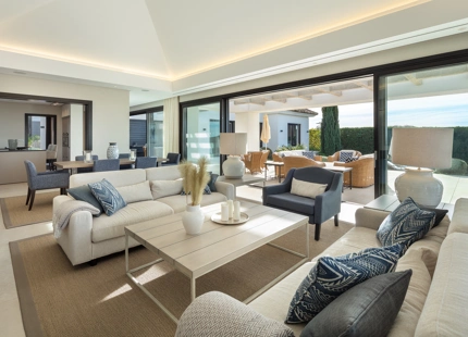 MEDITERRANEAN-STYLE VILLA FOR SALE IN NUEVA ANDALUCIA 