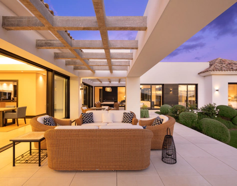 Villa en venta en Nueva Andalucia, Marbella