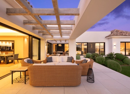 MEDITERRANEAN-STYLE VILLA FOR SALE IN NUEVA ANDALUCIA 