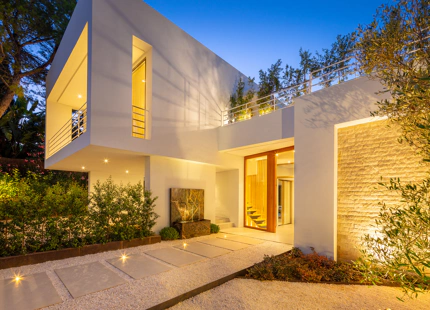 Impresionante villa de 5 dormitorios y piscina climatizada ubicada en el corazón del Valle del Golf de Nueva Andalucía