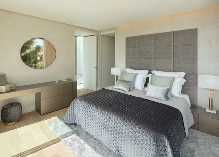 Impresionante villa de 5 dormitorios y piscina climatizada ubicada en el corazón del Valle del Golf de Nueva Andalucía