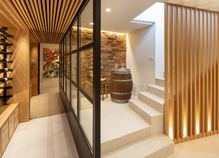 Impresionante villa de 5 dormitorios y piscina climatizada ubicada en el corazón del Valle del Golf de Nueva Andalucía