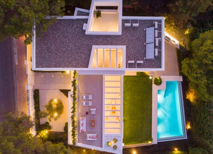 Impresionante villa de 5 dormitorios y piscina climatizada ubicada en el corazón del Valle del Golf de Nueva Andalucía