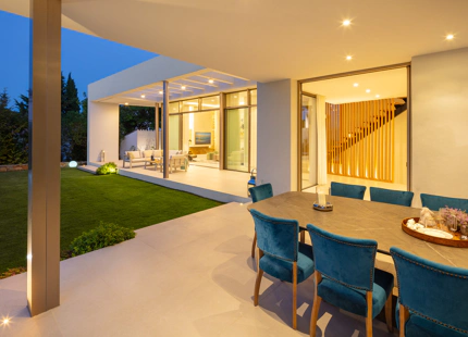 Impresionante villa de 5 dormitorios y piscina climatizada ubicada en el corazón del Valle del Golf de Nueva Andalucía