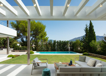 Impresionante villa de 5 dormitorios y piscina climatizada ubicada en el corazón del Valle del Golf de Nueva Andalucía