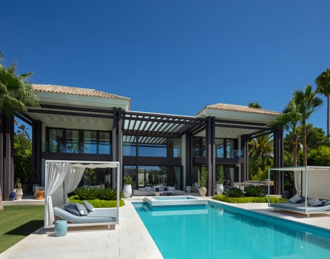 Villa for sale in La Cerquilla, Nueva Andalucia
