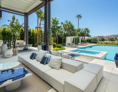 Villa for sale in La Cerquilla, Nueva Andalucia
