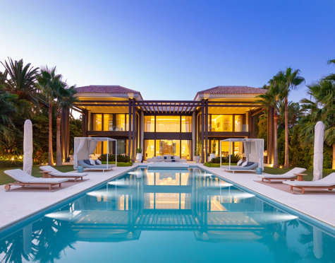 Villa for sale in La Cerquilla, Nueva Andalucia
