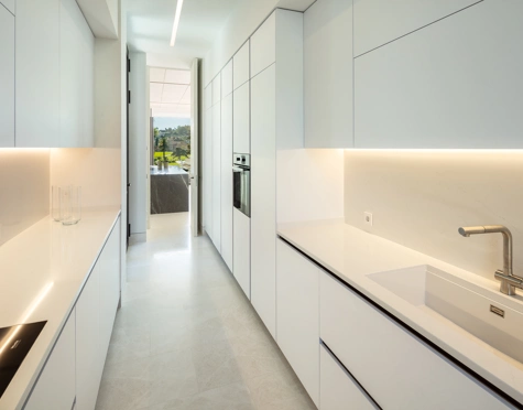 Villa for sale in La Cerquilla, Nueva Andalucia