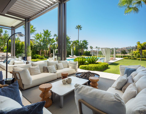 Villa for sale in La Cerquilla, Nueva Andalucia