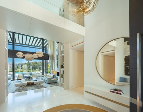 Villa for sale in La Cerquilla, Nueva Andalucia