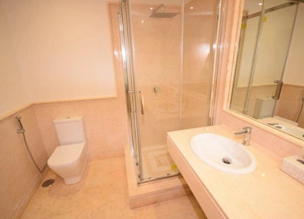 APARTAMENTO EN PRIMERA LINEA DE GOLF EN VENTA EN BENAHAVIS
