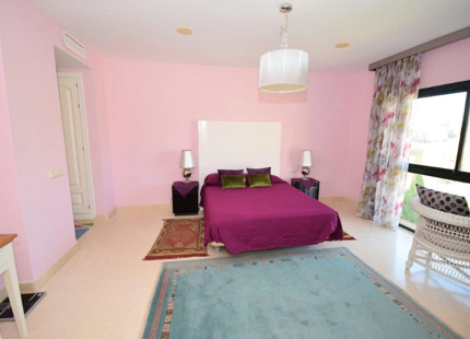 APARTAMENTO EN PRIMERA LINEA DE GOLF EN VENTA EN BENAHAVIS