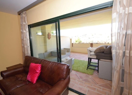 APARTAMENTO EN PRIMERA LINEA DE GOLF EN VENTA EN BENAHAVIS