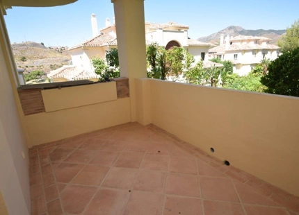 APARTAMENTO EN PRIMERA LINEA DE GOLF EN VENTA EN BENAHAVIS