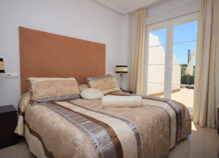 APARTAMENTO EN PRIMERA LINEA DE GOLF EN VENTA EN BENAHAVIS