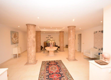 APARTAMENTO EN PRIMERA LINEA DE GOLF EN VENTA EN BENAHAVIS
