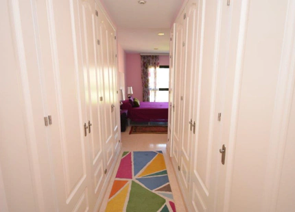 APARTAMENTO EN PRIMERA LINEA DE GOLF EN VENTA EN BENAHAVIS