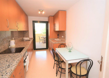 APARTAMENTO EN PRIMERA LINEA DE GOLF EN VENTA EN BENAHAVIS