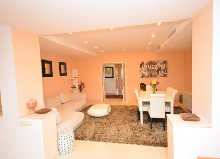 APARTAMENTO EN PRIMERA LINEA DE GOLF EN VENTA EN BENAHAVIS