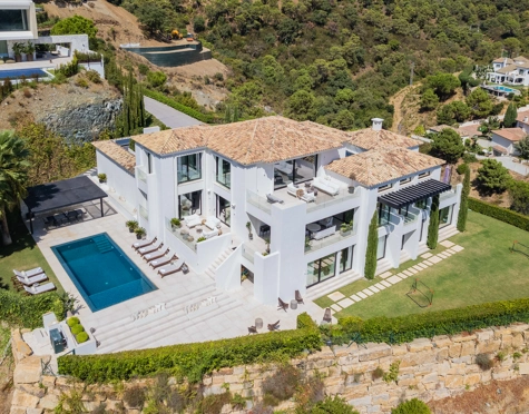 Villa en venta en El Madroñal, Benahavis
