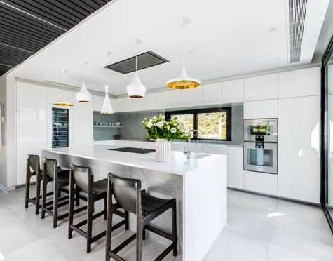 Villa en venta en El Madroñal, Benahavis