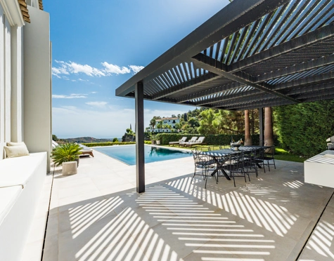 Villa en venta en El Madroñal, Benahavis