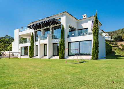 DESTACADA RESIDENCIA FAMILIAR EN EL MADROÑAL