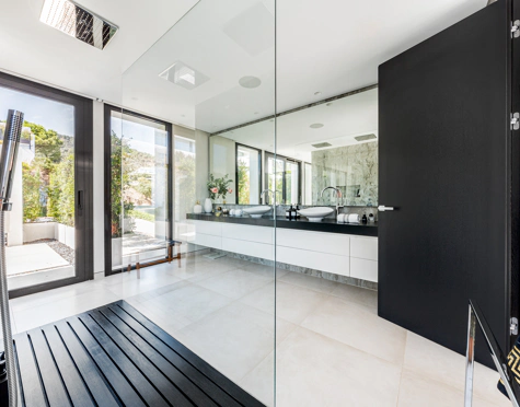 Villa en venta en El Madroñal, Benahavis