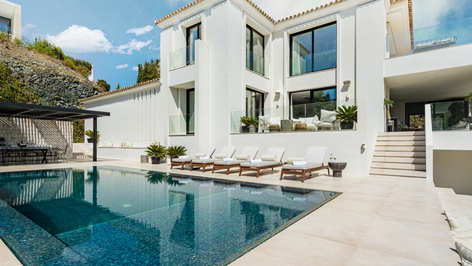 Villa en venta en El Madroñal, Benahavis