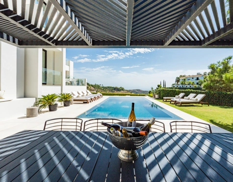 Villa en venta en El Madroñal, Benahavis