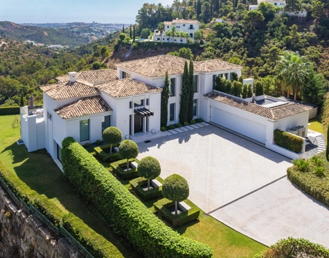 Villa en venta en El Madroñal, Benahavis